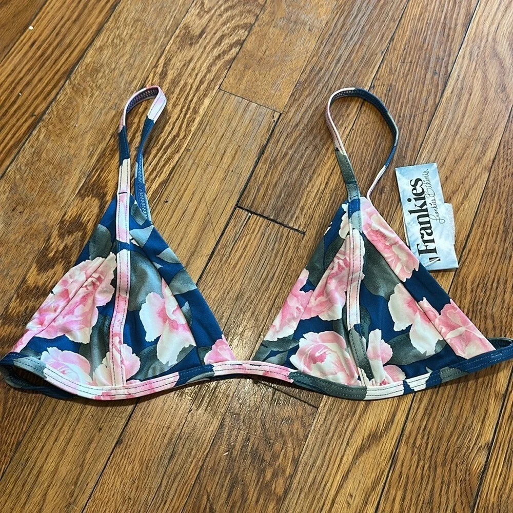 NWT Frankie’s bikinis Valentina bikini swim top in pink peony L Floral